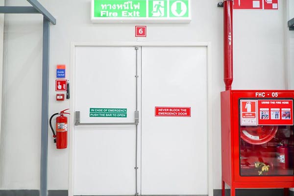 Wie schützen Brandschutztüren Leben und Eigentum?